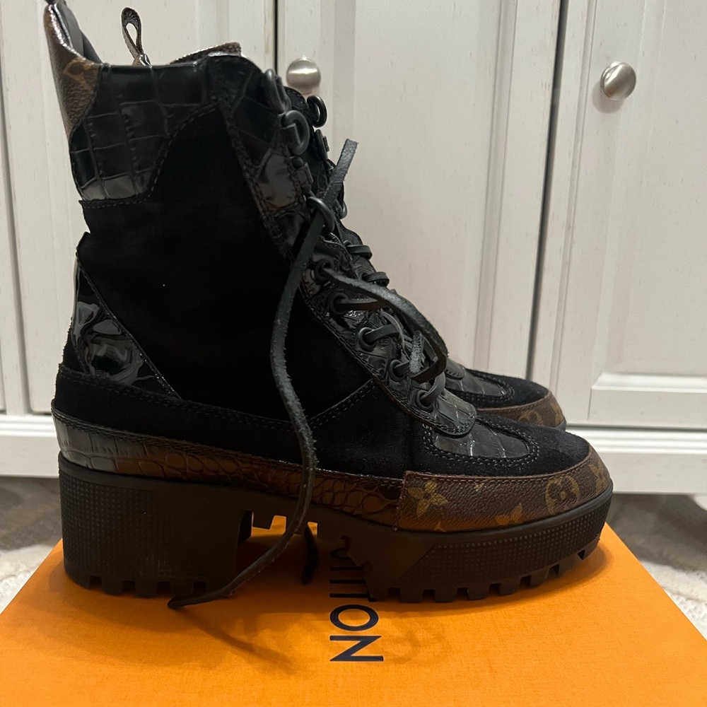 LOUIS VUITTON LAUREATE PLATFORM DESERT BOOTS SIZE 38